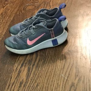 Gray/Pink/Dark Blue Nike Girl size 1 shoes! Good Condition!
